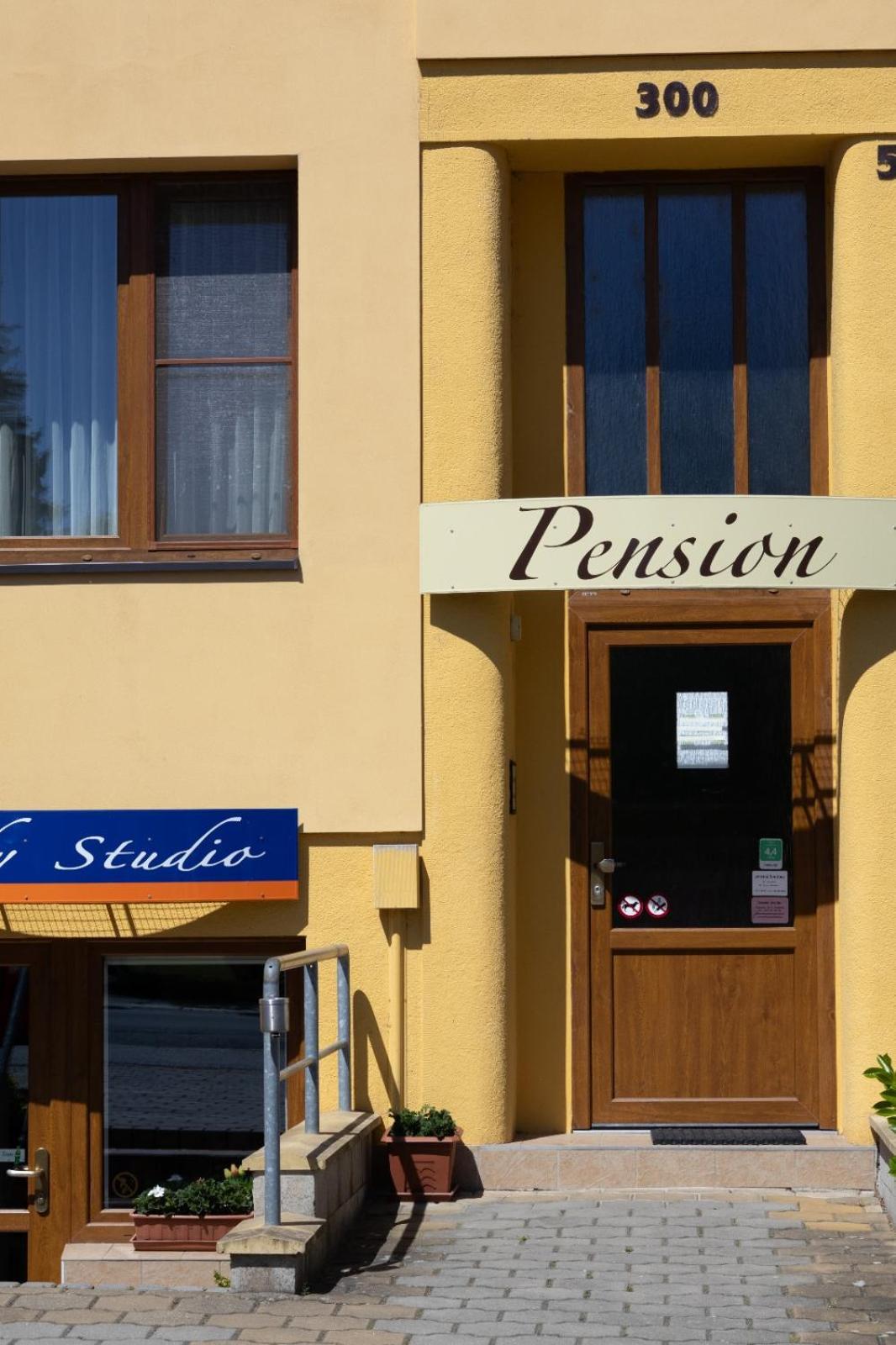 Pension Fontana Poděbrady Exteriör bild