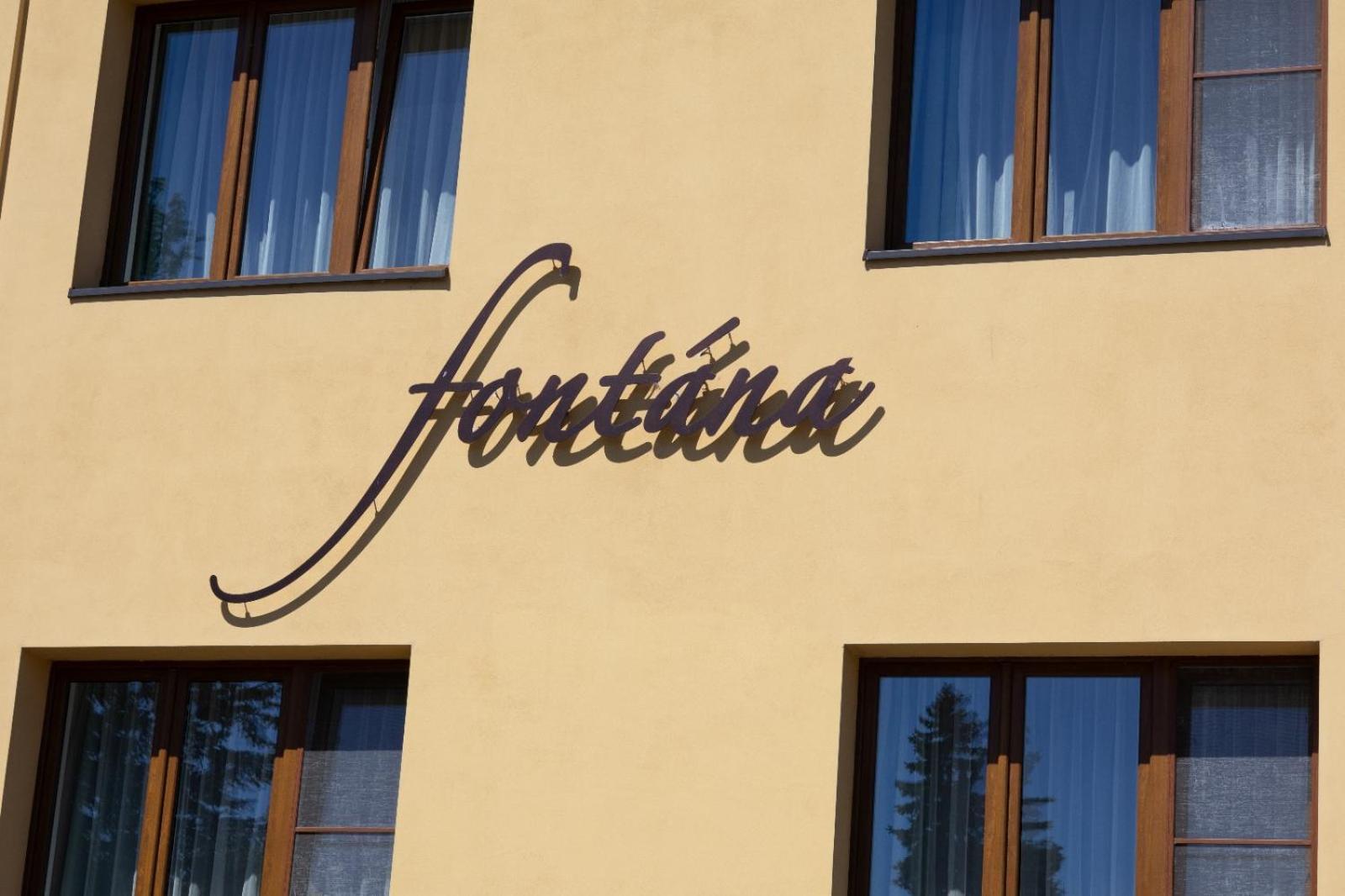 Pension Fontana Poděbrady Exteriör bild
