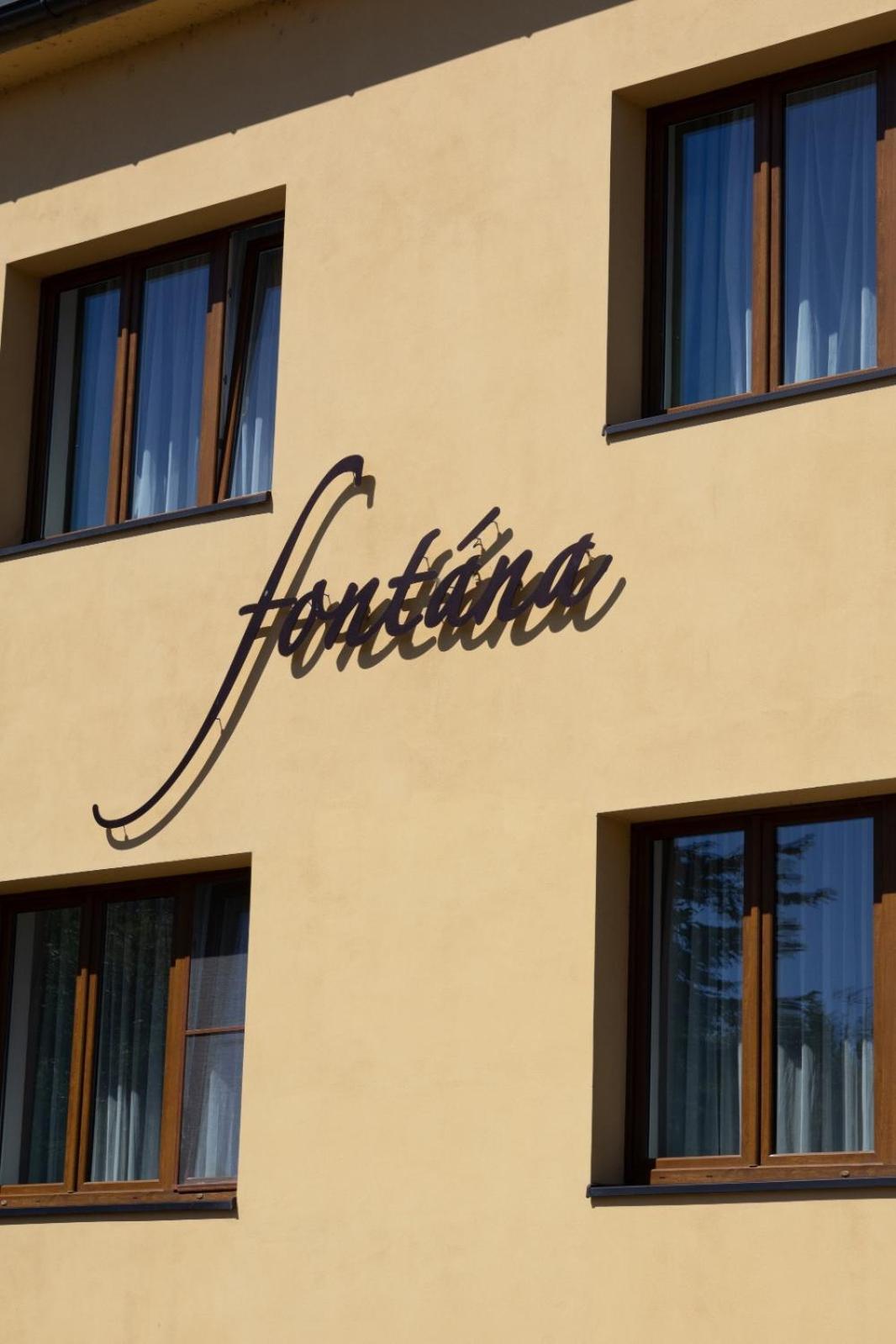 Pension Fontana Poděbrady Exteriör bild