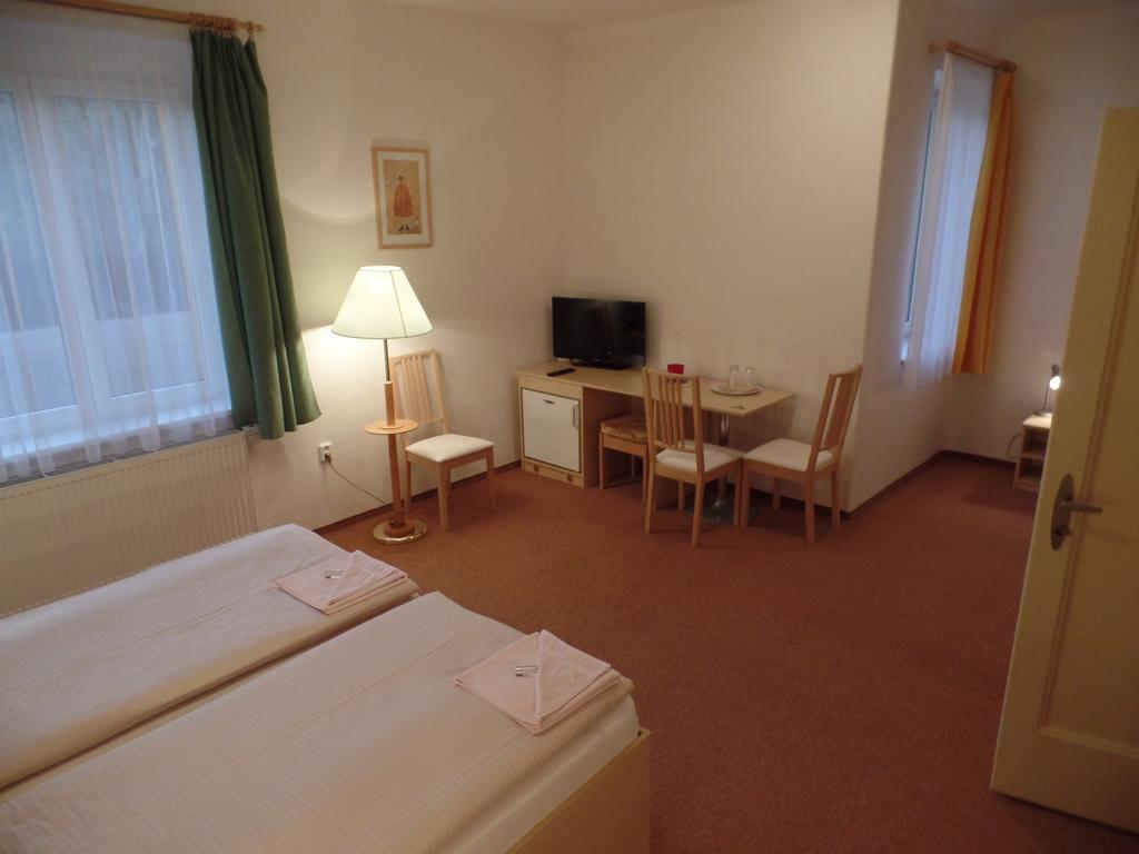 Pension Fontana Poděbrady Exteriör bild